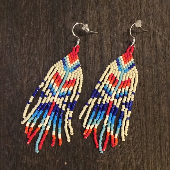 Handcrafted Geometric Beaded Earrings with Fringed Design - Picture 7 of 9